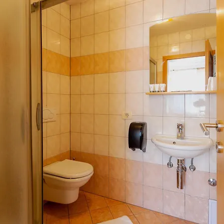 Konukevi Sobe In Apartmaji Triglav - Gostinstvo Tomex 3*